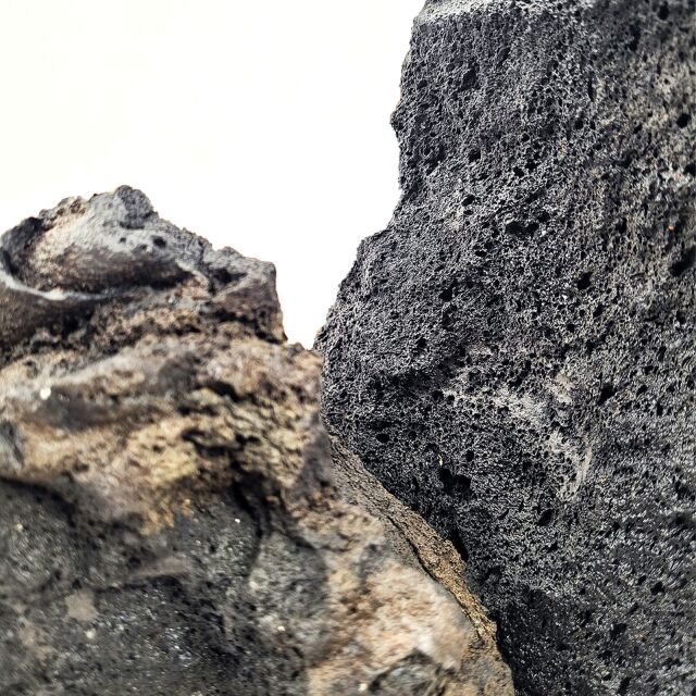 WIO - Stones - Darwin Black Lava Stone